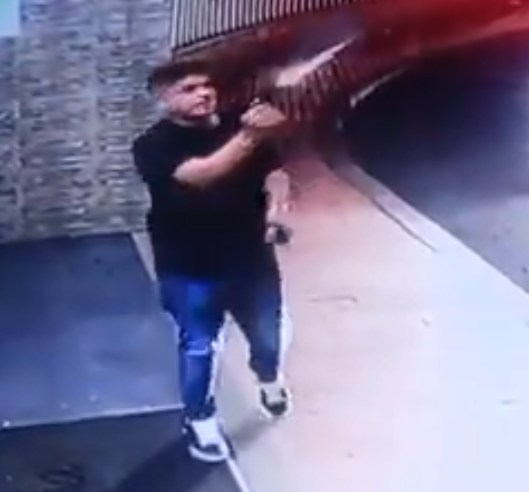 Hombre disparó al aire frente a conjunto en Bogotá y entró como si nada