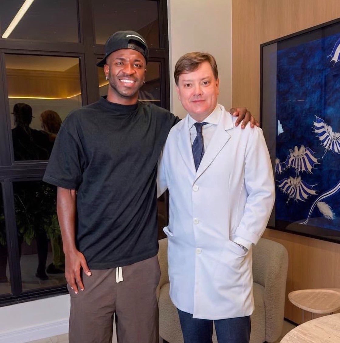 Drástico cambio: Vinícius Jr. pasó por el quirófano y sorprendió con su nuevo rostro tras un retoque estético