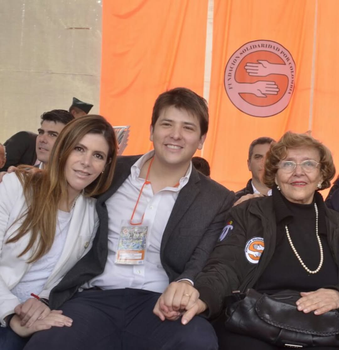 Miguel Uribe Turbay y su hermana María Carolina Hoyos