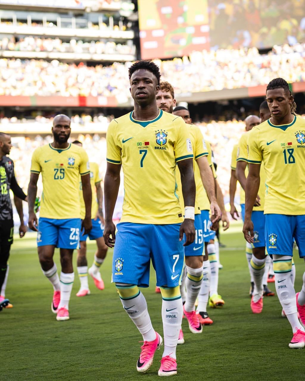 Drástico cambio: Vinícius Jr. pasó por el quirófano y sorprendió con su nuevo rostro tras un retoque estético