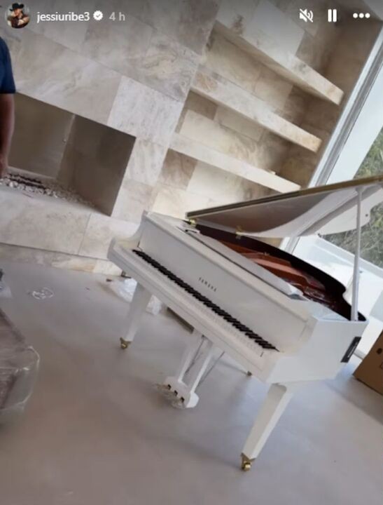 Piano Jessi Uribe y Paola Jara