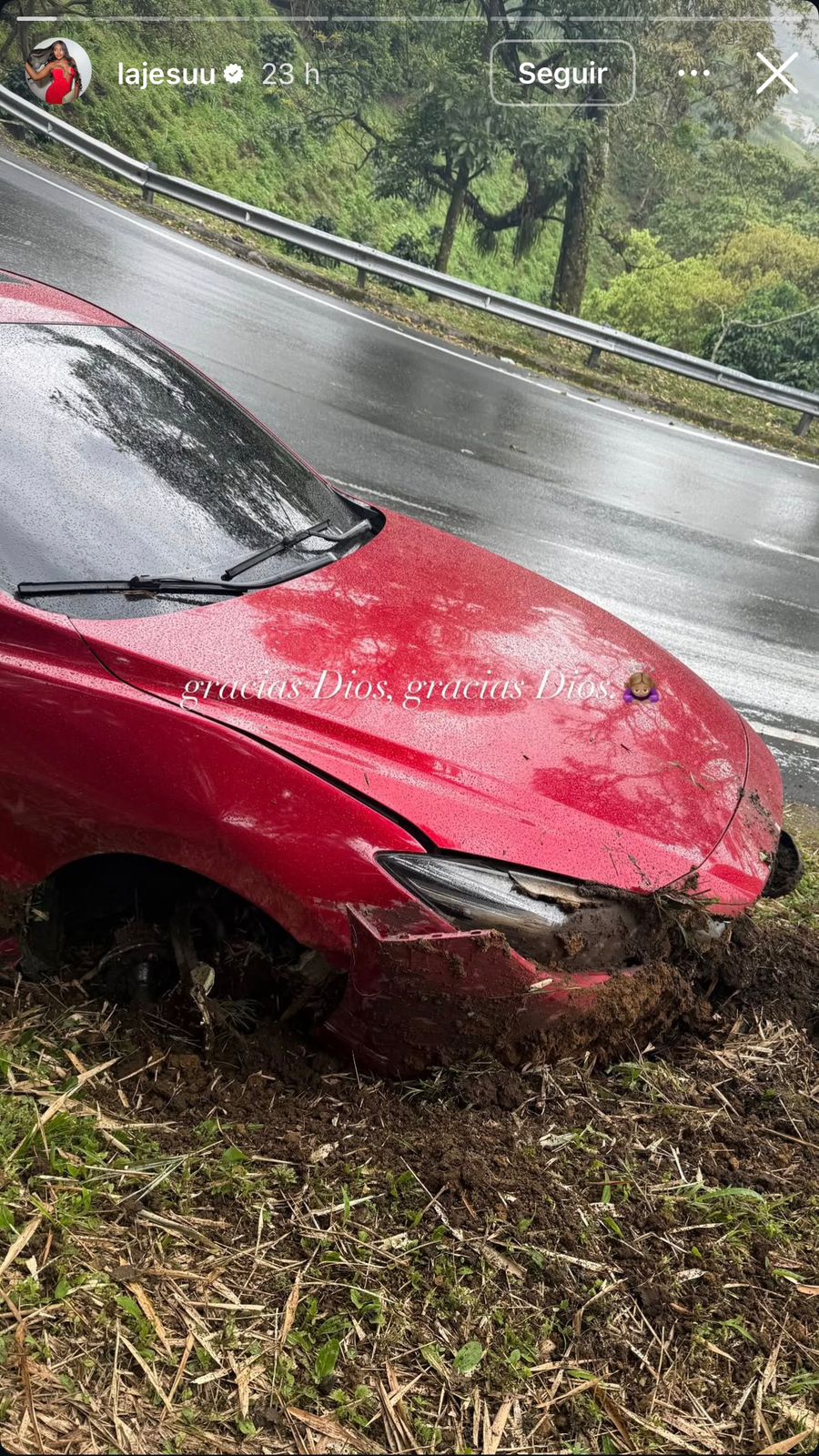 La Jesuu sufrió grave accidente de tránsito