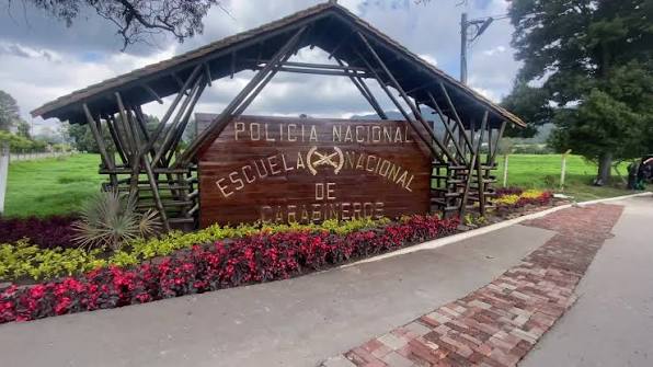 Nuevo escándalo de Epa Colombia en la Escuela de Carabineros: revelan cirugías y malos comportamientos