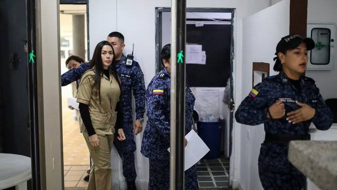 Nuevo escándalo de Epa Colombia en la Escuela de Carabineros: revelan cirugías y malos comportamientos