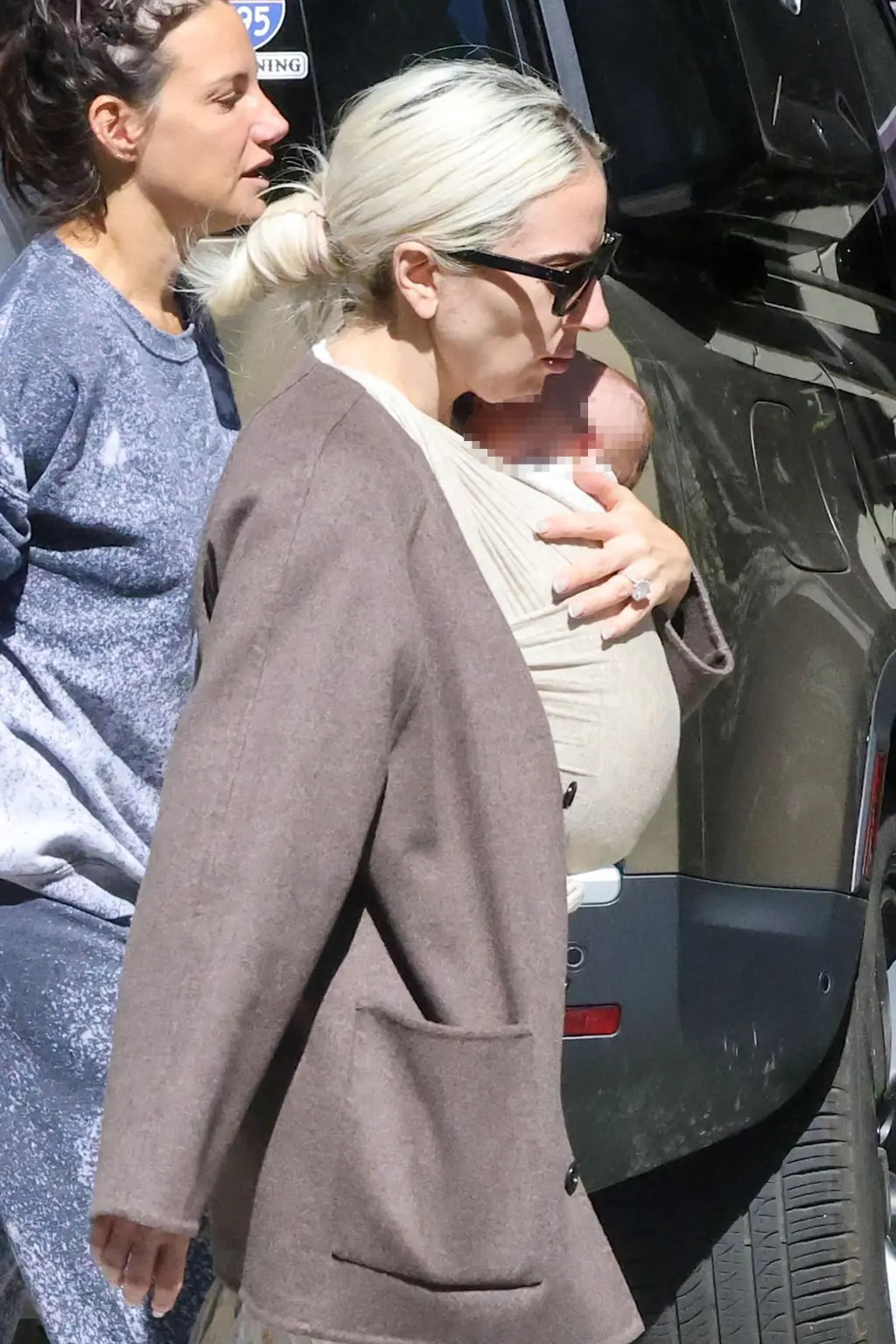 Lady Gaga sorprende al ser captada como madre: no se conocía su embarazo, ¿quién es el papá?