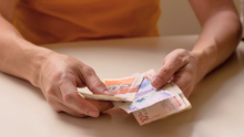 ¿Cuál es el significado de encontrar plata en los bolsillos de los pantalones?