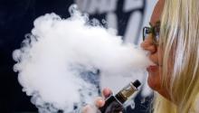 Reino Unido prohíbe los vapeadores de un solo uso ante el aumento del consumo en menores 