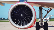 En Barranquilla, un gallinazo chocó con la turbina de un avión y casi provoca una tragedia