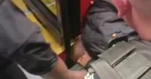 Hombre quedó atrapado entre un bus y una estación de TransMilenio