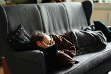 Dormir la siesta durante el día podría traer beneficios para el cerebro: esta es la razón