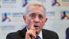 Expresidente Uribe propuso que un millón de antioqueños aporten dinero para terminar las vías