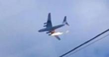 Un avión con 15 pasajeros colisionó tras incendiarse un motor: no hubo sobrevivientes: así ocurrió
