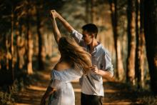 ¿Conocía la ‘teoría de abril’? Podría ayudarle a conseguir pareja: le explicamos de qué se trata