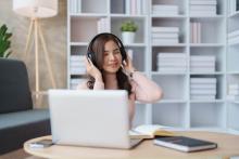 Adiós a Apple Music y Spotify: así puede escuchar música en YouTube con la pantalla apagada