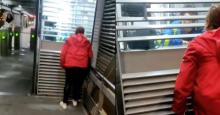 Mujer enfrentó a taquillero de TransMilenio por no recibirle pago en monedas