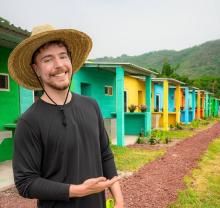 ¡Lo hizo de nuevo! El youtuber ‘Mr. Beast’ regaló vivienda propia a varias familias en El Salvador