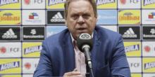 Esposado y con uniforme naranja: así se presentó Jesurún, presidente de la FCF, ante jueza en Miami