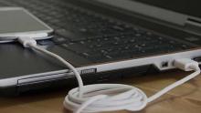 ¿Carga su celular vía USB con el computador? ¡Es mejor que deje de hacerlo! Le contamos las razones