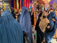 Talibanes prohiben el sonido de la voz de las mujeres en público y ratifican uso obligatorio de velo
