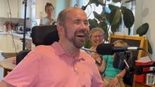 ¡Gran avance! Un enfermo de ELA pudo hablar otra vez gracias a neuroprótesis: así fue el momento