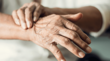¡De película! Un implante cerebral podría quitar la mitad de los síntomas del Parkinson: así funciona