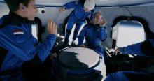 ¡De película! Así reaccionó un grupo de viajeros al llegar al espacio exterior en un vuelo turístico