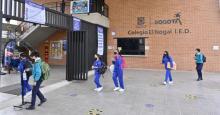 Colegios públicos deberán reponer día que perdieron por el paro camionero