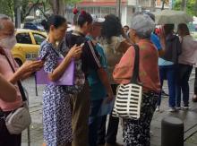 "Volvimos al Seguro Social": usuarios hacen filas eternas para medicamentos