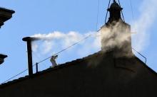 ¡Habemus papam! ¡Humo blanco sale del Vaticano para anunciarle al mundo que hay nuevo papa!