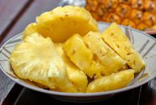 ¿Es bueno comer piña en la noche? Beneficios, mitos y lo que dice la ciencia