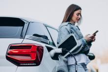 ¿Los carros eléctricos necesitan calentarse? Diferencias clave con los de combustión